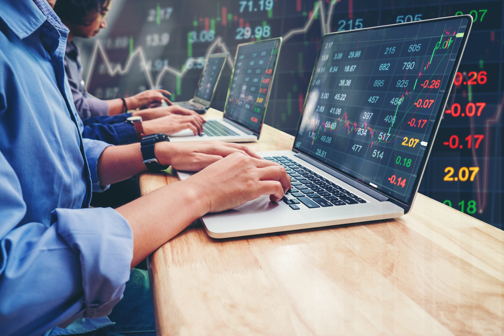 Bitcoin cae mientras el rally que bate récords pierde fuerza